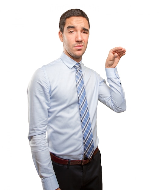 Foto serio joven empresario pidiendo silencio