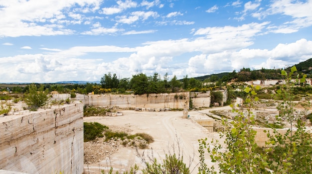 Serre di Rapolano, provincia de Siena, Toscana. Industria del mármol Travertino