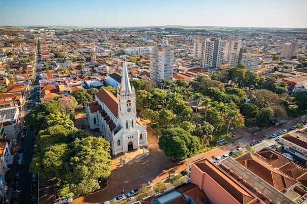 Sertaozinho Sao PauloBrasil Alrededor de junio de 2022 Vista aérea de la Iglesia Madre del centro de la ciudad de Sertaozinho