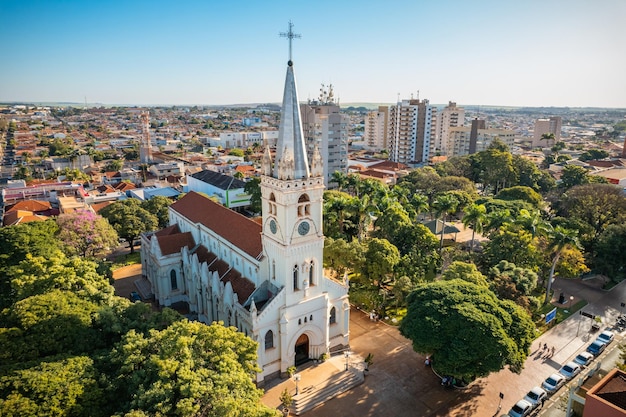 Sertaozinho Sao PauloBrasil Alrededor de junio de 2022 Vista aérea de la Iglesia Madre del centro de la ciudad de Sertaozinho