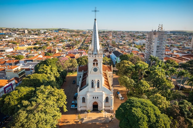 Sertaozinho Sao PauloBrasil Alrededor de junio de 2022 Vista aérea de la Iglesia Madre del centro de la ciudad de Sertaozinho