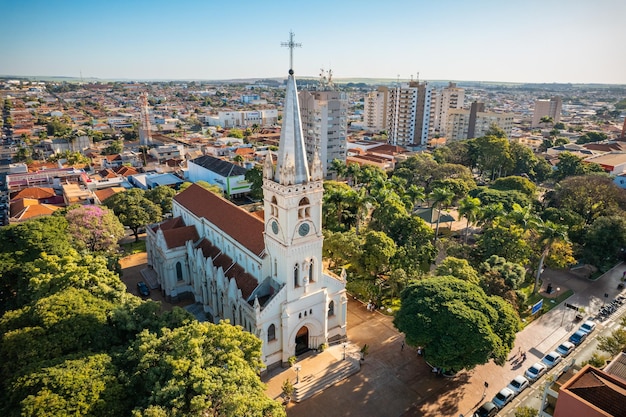 Sertaozinho São PauloBrasil Por volta de junho de 2022 Vista aérea do centro da cidade de Sertãozinho Igreja Matriz