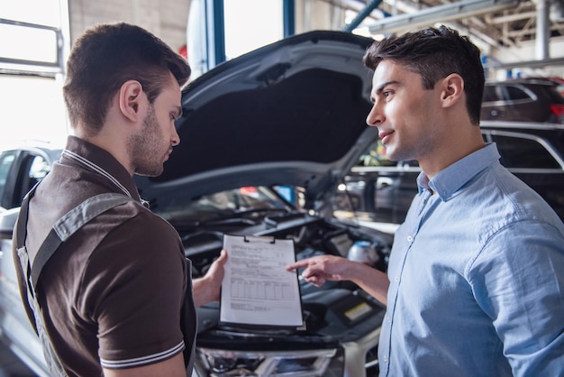 Foto en el servicio de automóviles