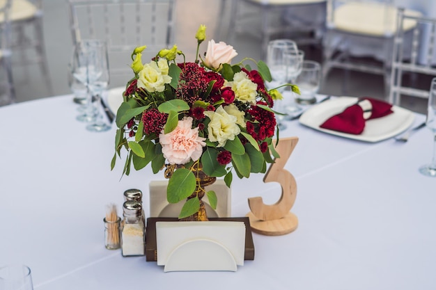 Servicio de catering de decoración de mesa de boda Juego de mesa para una fiesta de evento o recepción de boda