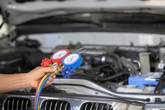 Servicio de control de aire acondicionado para automóvil, detección de fugas, llenado de refrigerante