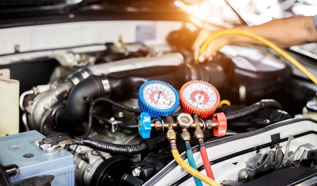 Servicio de control de aire acondicionado de coche, detección de fugas, llenado refrigerado