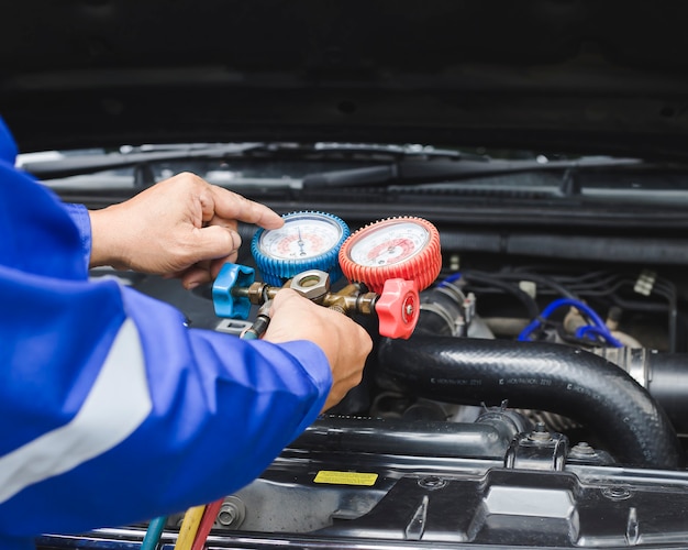 Servicio de control de aire acondicionado de coche, detección de fugas, llenado refrigerado