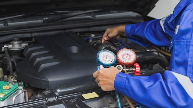 Servicio de control de aire acondicionado de coche detección de fugas llenar refrigerante