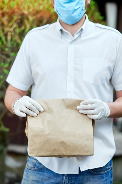 Servicio de entrega en cuarentena durante la epidemia de coronavirus.