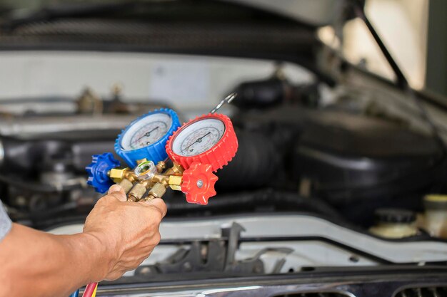 Servicio de inspección de aire acondicionado de automóviles Detección de fugas añadir refrigerante