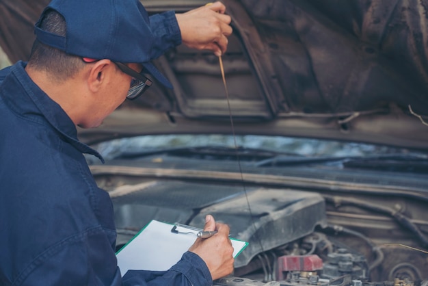 Foto servicio mecánico de automóviles reparación de garaje de automóviles motor vehículos de motor servicio de reparación de automóviles mecánicos