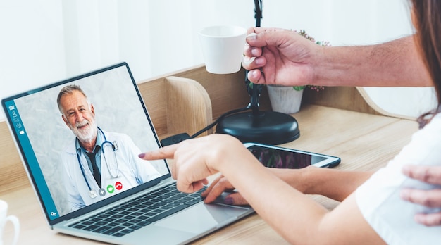 Foto servicio médico de telemedicina video en línea para chat médico virtual sobre la salud del paciente