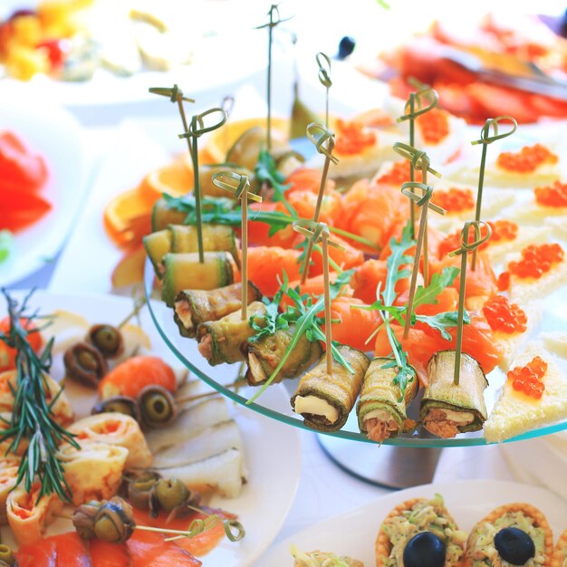 Servicio de mesa de catering con cubiertos