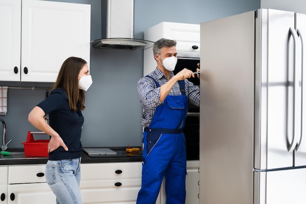 Foto servicio de reparación de frigoríficos técnico reparador de frigoríficos