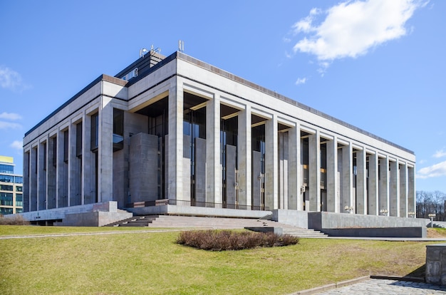 Servicios comunales llevados a cabo la restauración del palacio de la república.