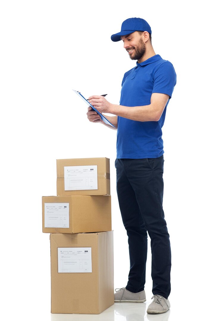 Foto serviço de entrega, correio, logística, pessoas e conceito de transporte - homem feliz com caixas de encomendas e área de transferência