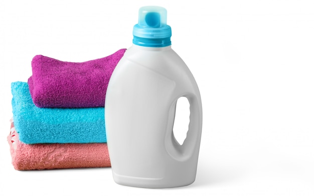 Serviço de limpeza conjunto com toalhas e garrafas de plástico