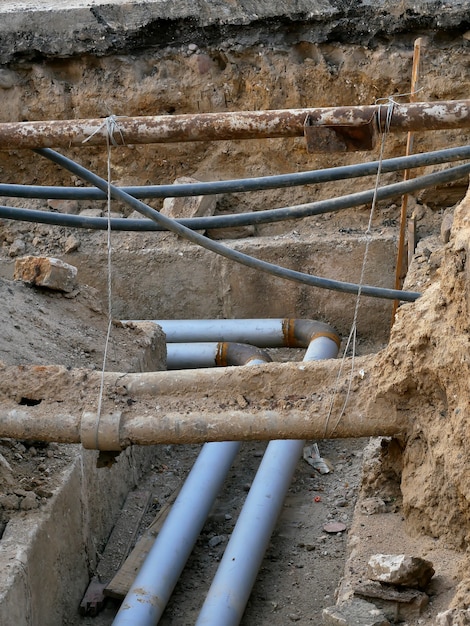 Serviços subterrâneos, tubos escavados no chão
