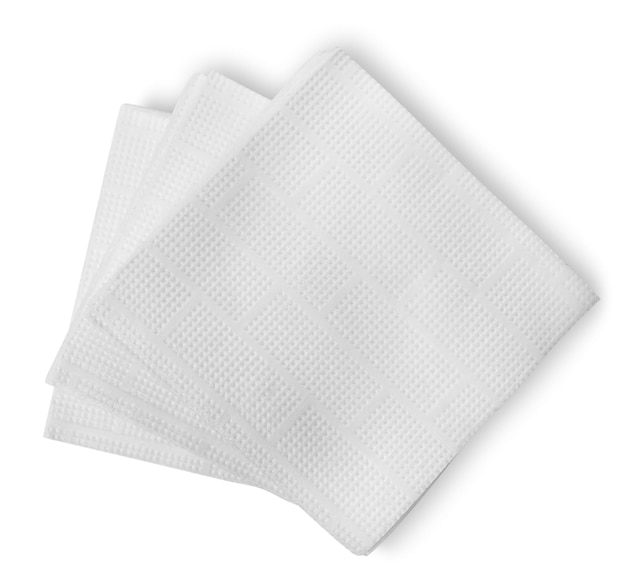 Servilletas de papel blanco aislado sobre un fondo blanco.