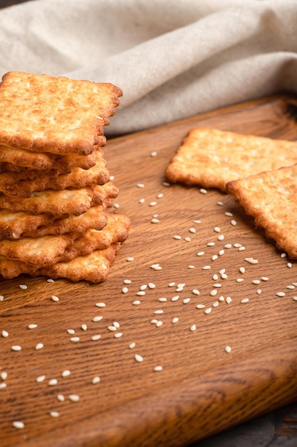 Sesam-Cracker-Cracker-Cookie-Cracker auf verschiedenen Hintergründen