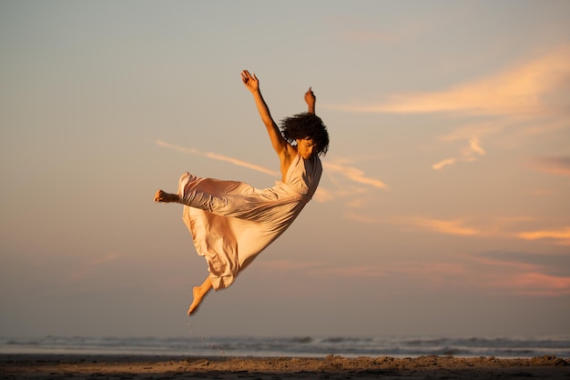 Sesión de baile en la playa con Ummi Renteria Wouters