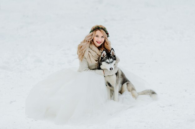 Sesión fotográfica de bodas de invierno en la naturaleza