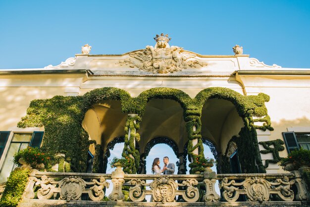 Sesión de fotos de boda en Villa Balbianello hermosa pareja de novios