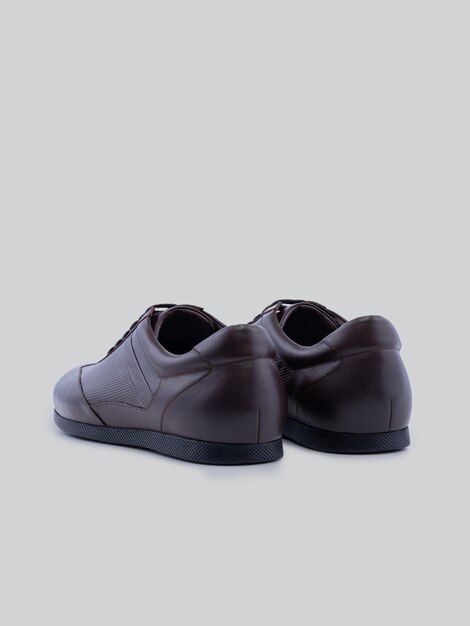 Sesión de fotos de comercio electrónico de zapatos de cuero.
