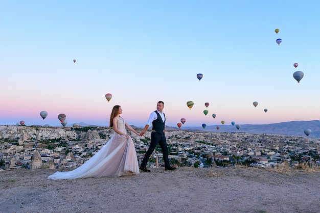 Sesión de novios en Capadocia Turquía con globos aerostáticos