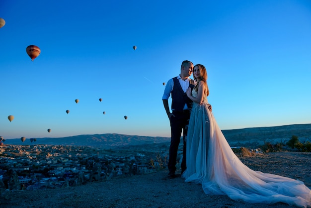 Sesión de novios en Capadocia Turquía con globos aerostáticos