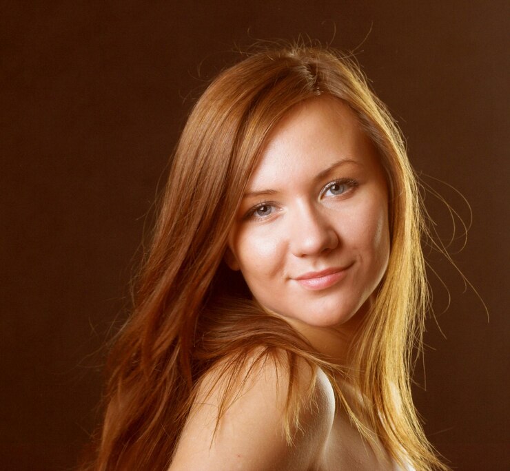 Foto sessão de estúdio de retrato de jovem mulher