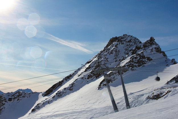 Sessellift im Bergskigebiet