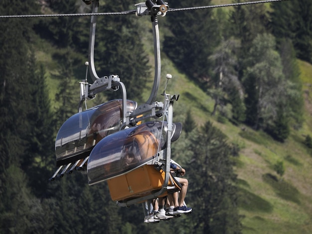 Sesselseilbahn in den Dolomiten