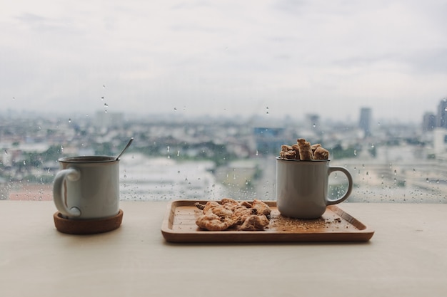 Set Brot-Schokoladen-Dips mit heißem Kakao