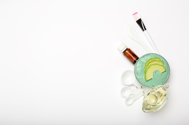 Set de cosmetología para cocinar aplicando mascarilla