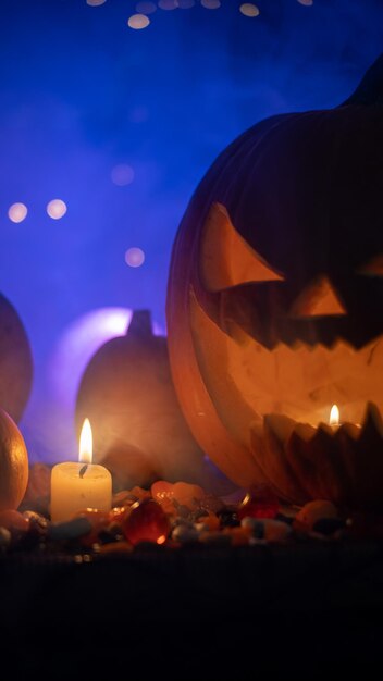 Foto set de halloween con cabeza de calabaza