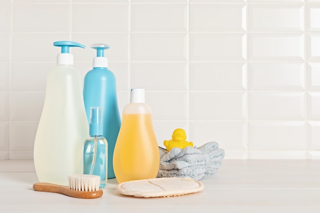 Set mit Baby-Toilettenartikeln für Kinder, Bio-Hygiene und Badzubehör