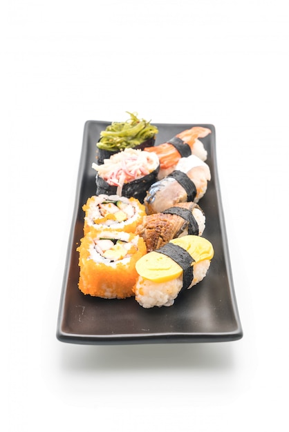 Set de sushi y maki roll.