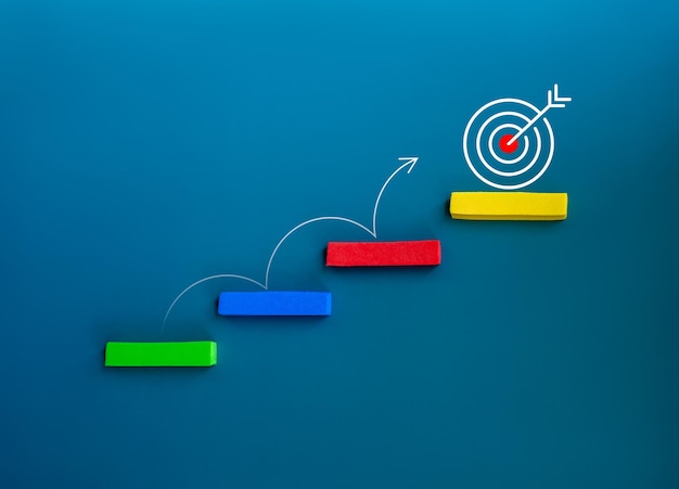 Seta de linha curva pulando em blocos de escada coloridos de baixo para o ícone de alvo no bloco superior no estilo minimalista de fundo azul Objetivo de negócios e marketing de crescimento de sucesso e conceitos de tendência