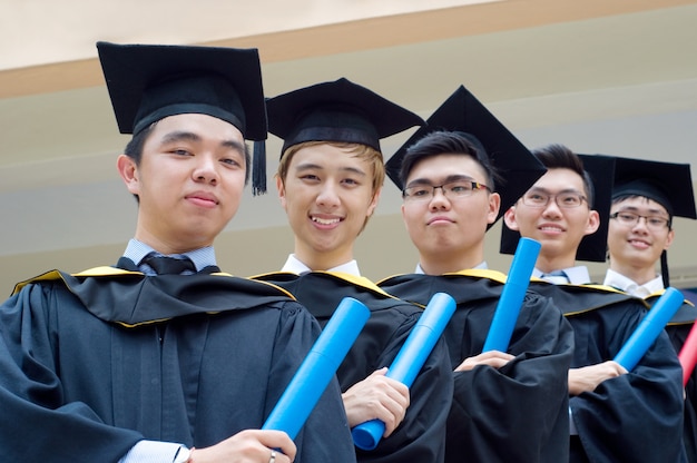 Setapak, kuala lumpur, malásia. 07 de novembro de 2015: graduados da universiti tunku abdul rahman (utar)