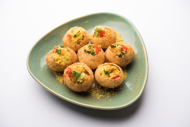 Sev puri - Petisco indiano e uma espécie de chaat. Popular em Mumbai pune de Maharashtra. é uma comida de beira de estrada também servida como entrada em restaurantes