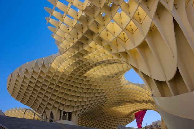 SEVILLA, SPANIEN - 14. SEPTEMBER: Metropol Parasol in Plaza de la Encarnacion am 14. September 2011 in Sevilla, Spanien. J. Mayer H. Architekten, aus Brettschichtholz mit Polyurethanbeschichtung.