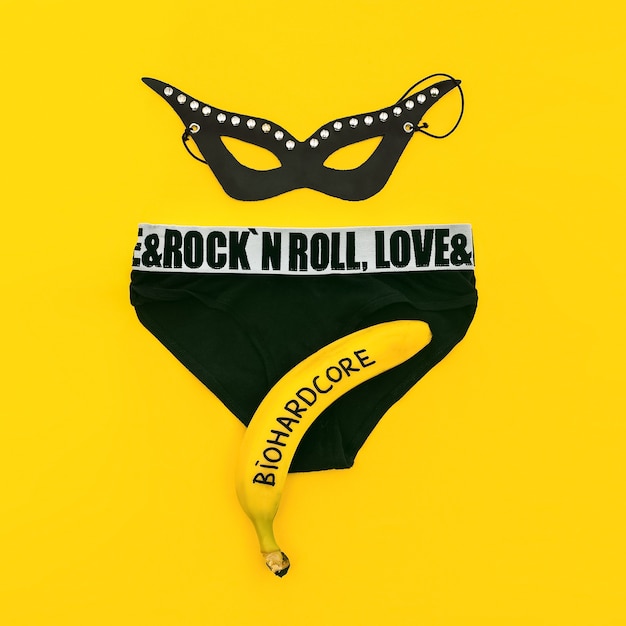 Sexo. Drogas. Rock and roll e banana. Moda minimalista