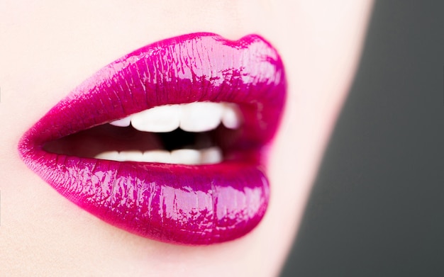 Sexy Lippenpflege und Schönheit Schöne zarte Lippenlippenstift und Lipgloss leidenschaftlich