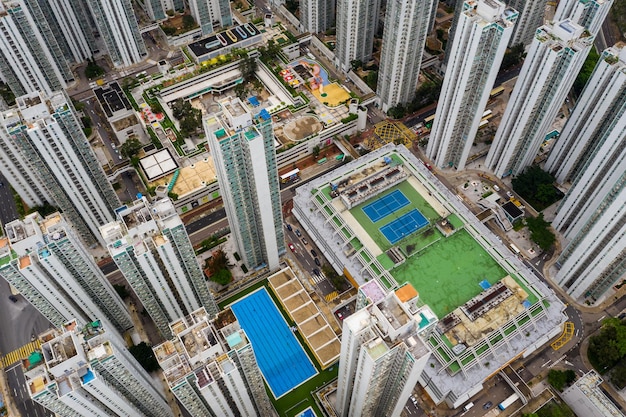 Sha Tin, Hong Kong 04 de maio de 2019: Drone sobrevoa o distrito residencial de Hong Kong