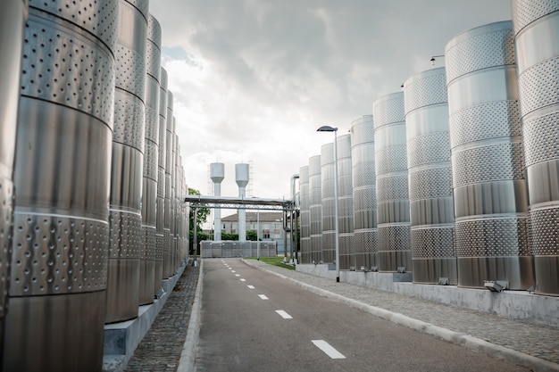 Shabo, ukraine, 29. juni 2021: moderne ausrüstung für die weinproduktion im weingut shabo, region odessa, ukraine