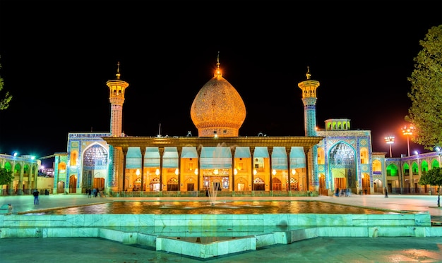 Shah cheragh, un monumento funerario y mezquita en shiraz - irán | Foto  Premium