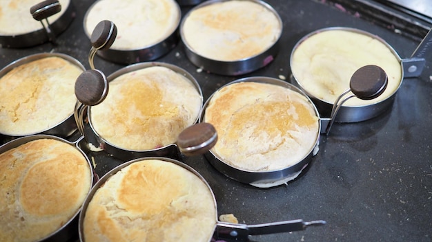 Shaobing wird auch Shao Bing geschrieben. Traditioneller chinesischer Pfannkuchen. Es gibt zwei Hauptgeschmacksrichtungen, herzhaft oder süß