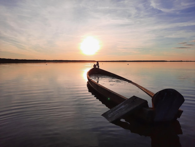 Shatsky Lakes Ecoturism Shatsk National Natural Park Céus azuis e água suave com tons de sol