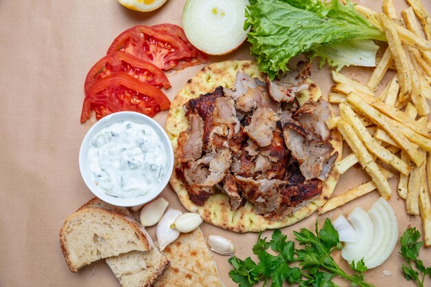 Shawarma gyros pita Comida tradicional de carne griega turca en pan de pita